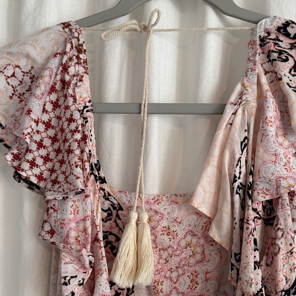 Chic High-Low Dress with Ruffle Sleeves - Picture 4 of 4